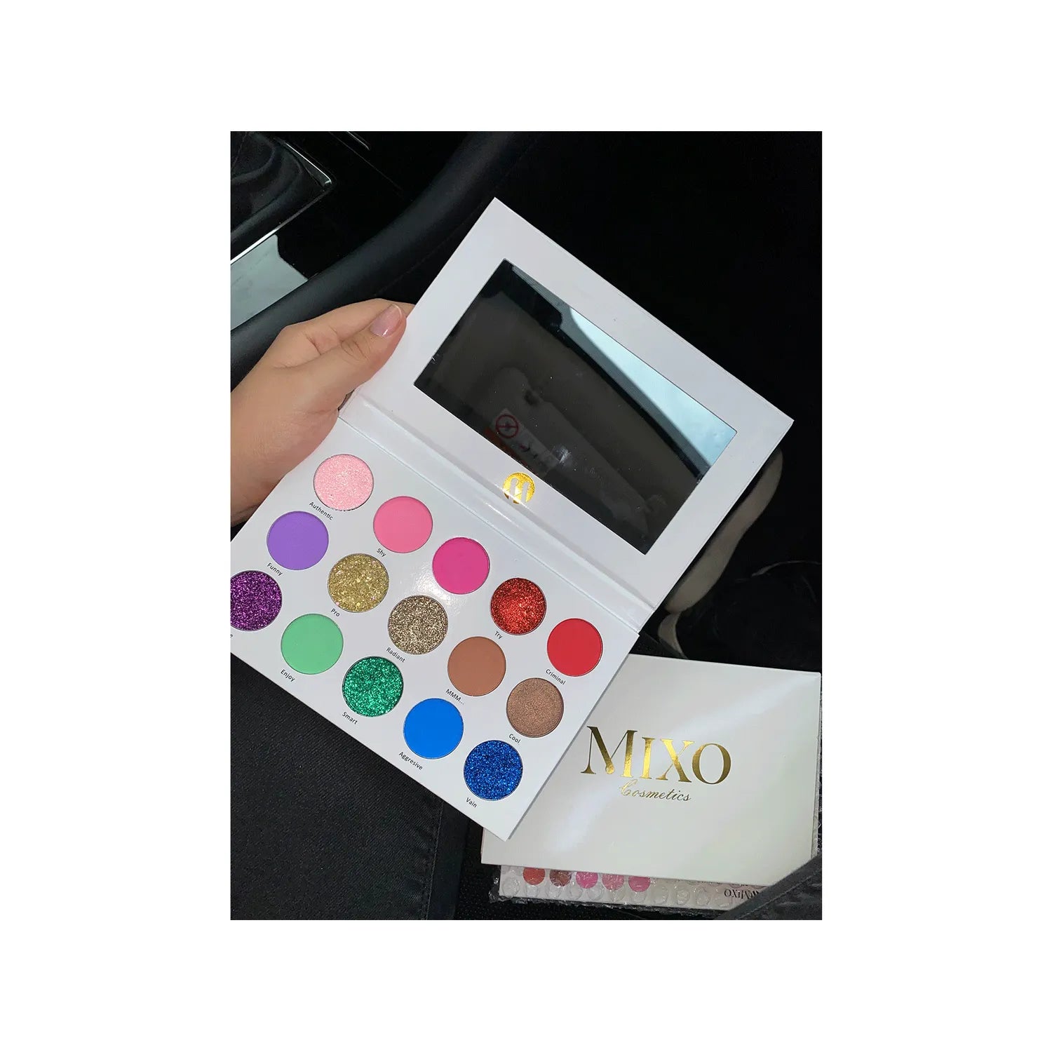 Paleta de Sombras MIXO – 15 Colores Vibrantes y Versátiles